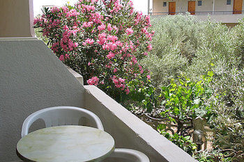 Voula Apartments Aegina Exterior foto